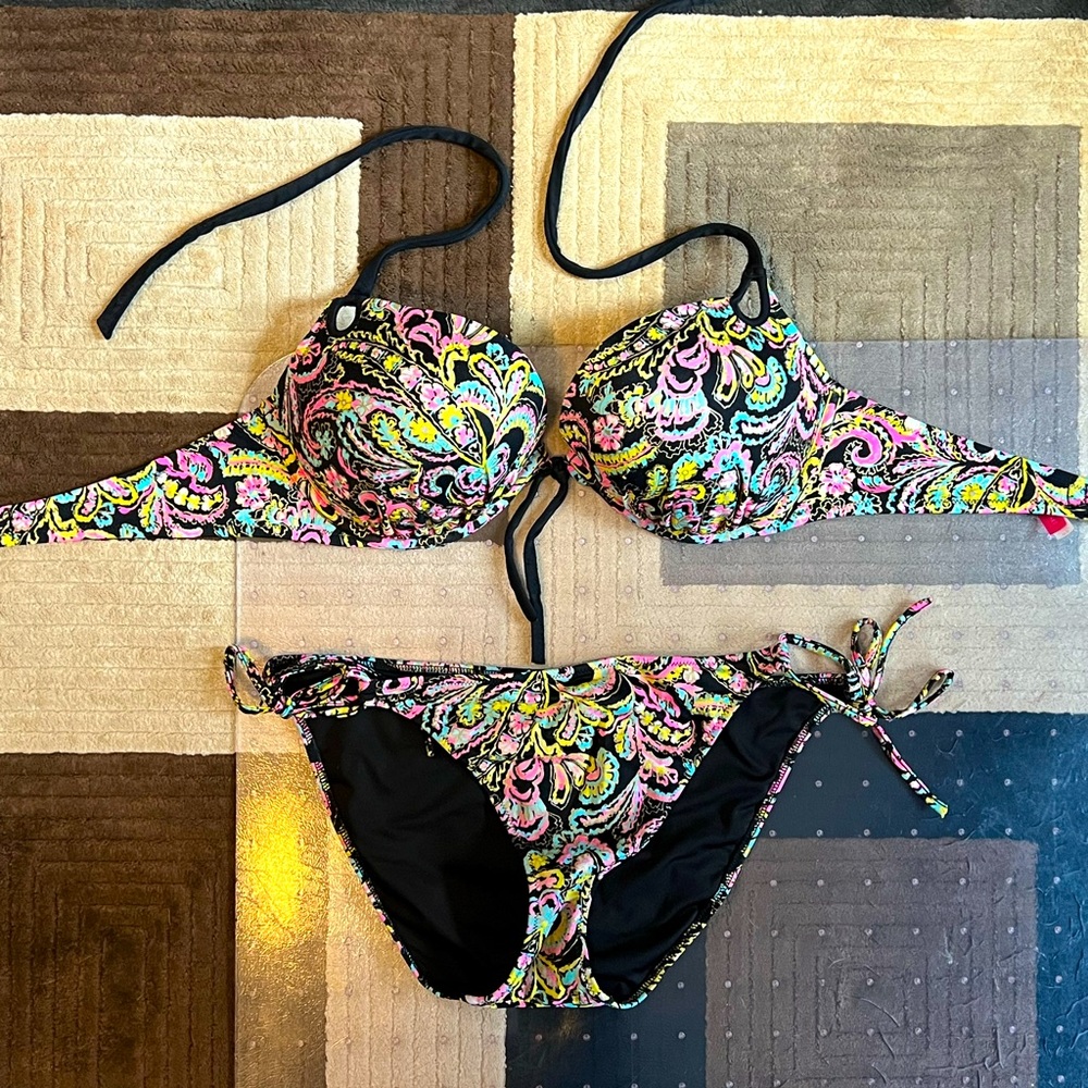 Victoria’s Secret black & floral push up bikini top 36D.* bottoms not included!